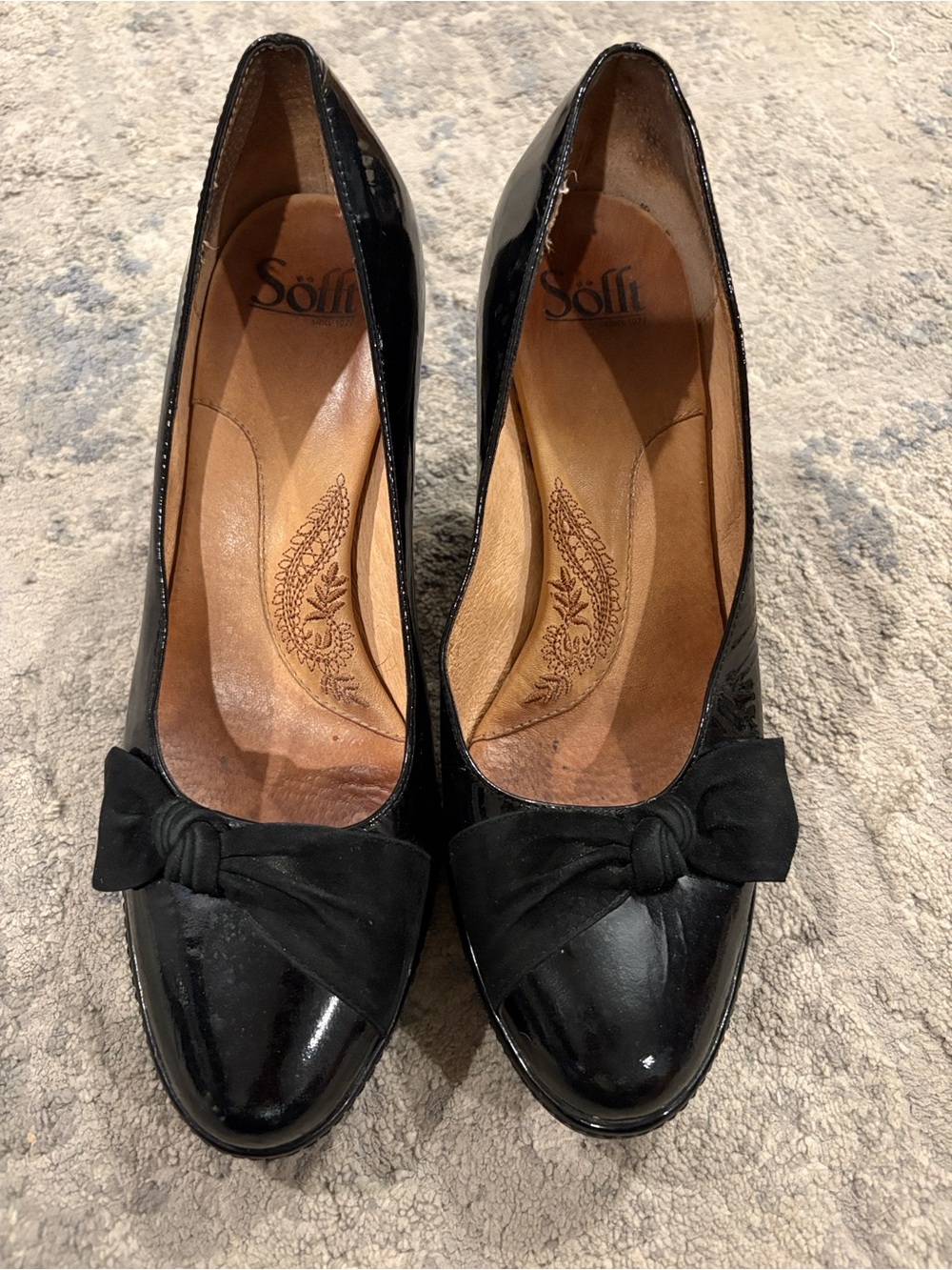 Sofft Black Patent Bow-Accent Pumps
